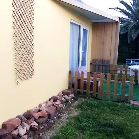 Vakantiehuis One Bedroom Bungalow With Shared Pool Enclosed Garden And Wifi At *