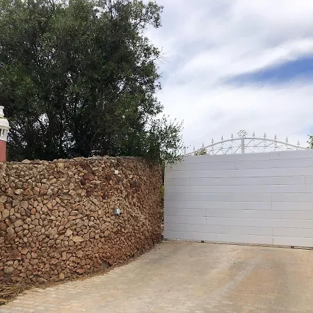 One Bedroom Bungalow With Shared Pool Enclosed Garden And Wifi At *