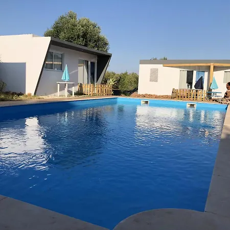 One Bedroom Bungalow With Shared Pool Enclosed Garden And Wifi At Vakantiehuis Silves