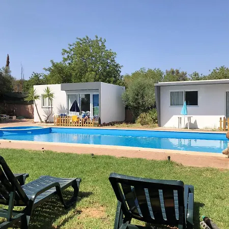 One Bedroom Bungalow With Shared Pool Enclosed Garden And Wifi At